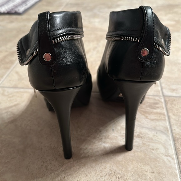 Motorcycle booties with zipper, 3.5” heels, peep toe - Picture 4 of 6